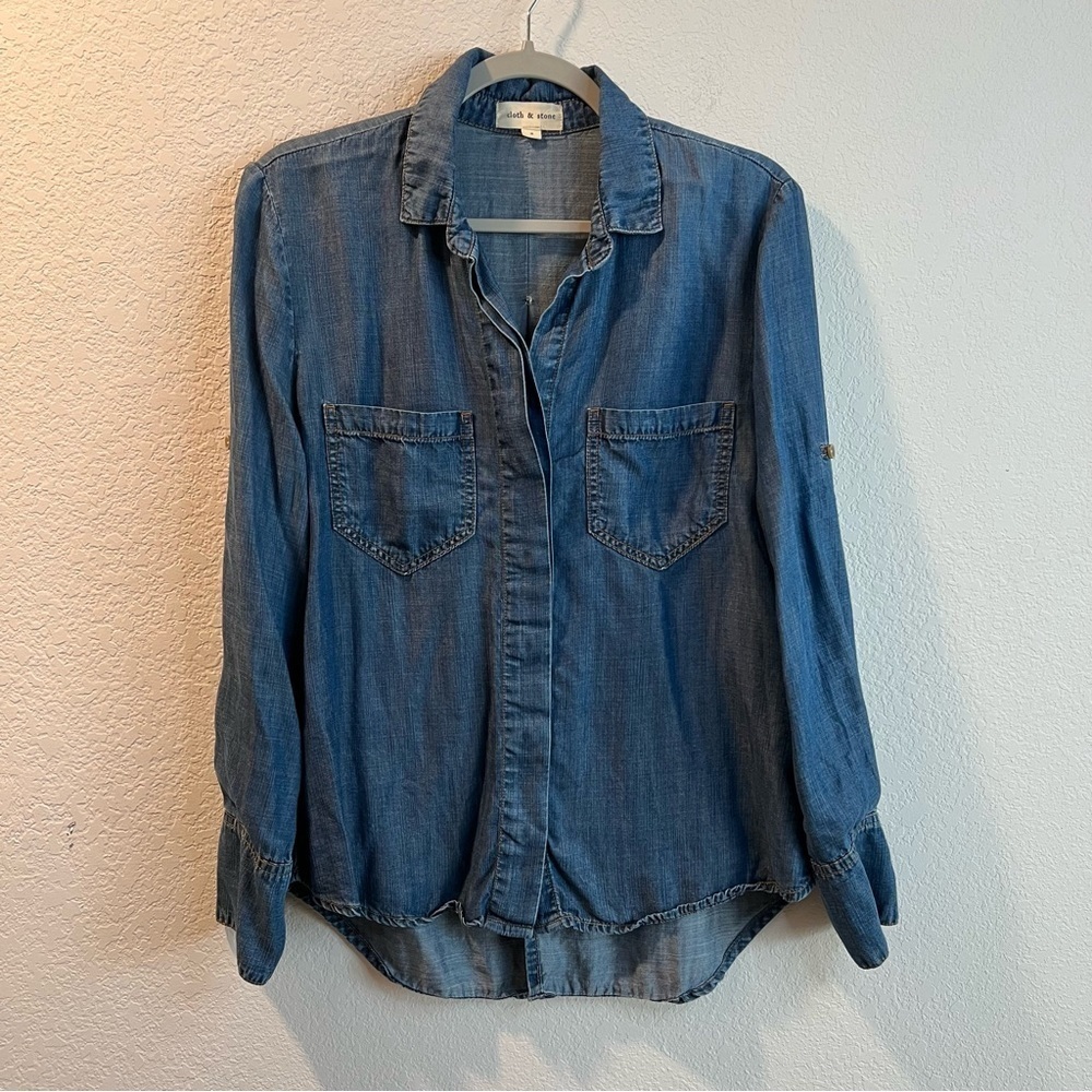 Women’s Cloth & Stone light chambray button down blouse size small S